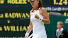 Polská tenistka Agnieszka Radwaňská ve finále Wimbledonu 2012 v utkání s Američankou Serenou Williamsovou.