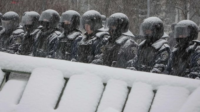 Příslušníci ukrajinských vojsk ministerstva obrany v Kyjevě.