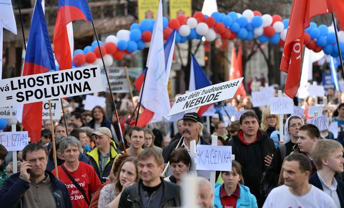 Přes 4000 odpůrců potratů prošlo centrem Prahy podle organizátorů akce Národní pochod pro život.