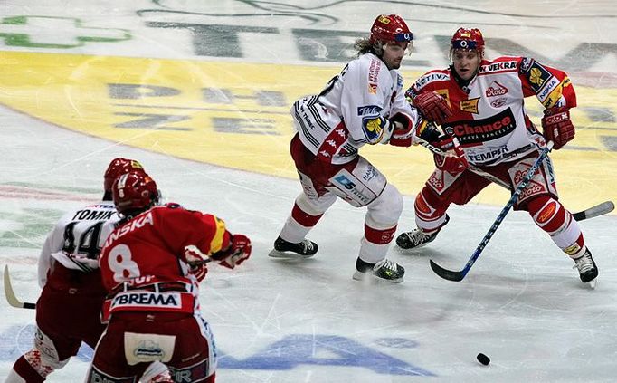 HC SLavia Praha - HC Oceláři Třinec během utkání play off.