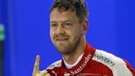 A celkově třetí Sebastian Vettel? Pro Ferrari má při současné formě "Stříbrných šípů" každé vítězství cenu zlata, Němec by se v počtu vyhraných Grand Prix vyrovnal Hamiltonovi.