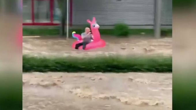 Obrovská tragédie v Německu. Po povodních se pohřešuje tisíc lidí, potvrzeny jsou desítky mrtvých.