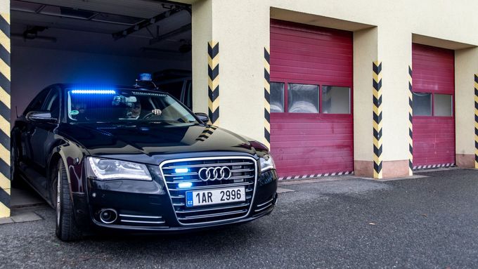 Policejní Audi A8.