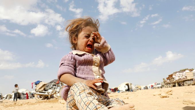 Dítě z uprchlického tábora u Ajn Issy.