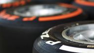 Kvůli špatné výdrží nejměkčí směsi sáhli u Pirelli na poslední chvíli zvolili pro Brahrajn dvě nejtvrdší směsi: P Zero Orange hard a P Zero White medium.