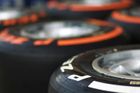 Kvůli špatné výdrží nejměkčí směsi sáhli u Pirelli na poslední chvíli zvolili pro Brahrajn dvě nejtvrdší směsi: P Zero Orange hard a P Zero White medium.
