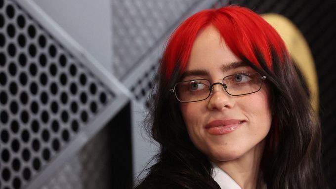 Billie Eilish je jednou z nejpopulárnějších popových zpěvaček. Na snímku z únorového předávání cen Grammy.