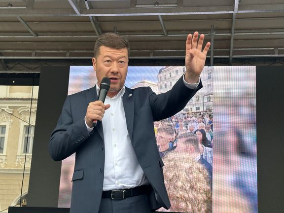 "To není naše válka," opakoval k válce Ruska proti Ukrajině několikrát Tomio Okamura na mítinku v Kolíně, kde se dočkal od svých voličů dlouhého potlesku.