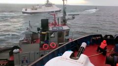 Snímek z ruského videa, který má ukazovat konflikt mezi ukrajinskými a ruskými loděmi.