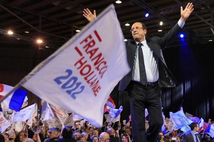 Francois Hollande, Socialist Party candidate for the 2012 French presidential election, waves at the end of a campaign rally in Lille