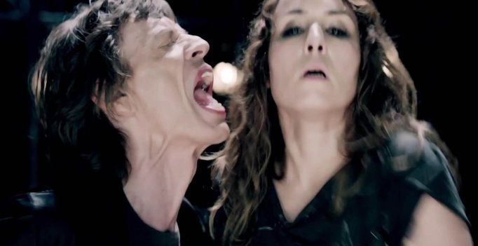 Mick Jagger a Noomi Rapace