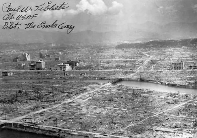 Následky výbuchu atomové bomby v Hirošimě.