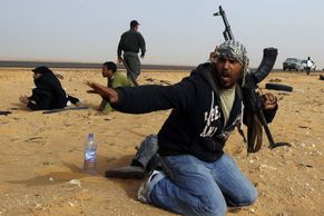 Na řadě míst Libye probíhají tvrdé boje