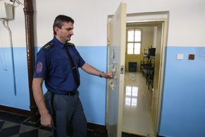 Foto: Nejlidnatější vězení Česka má nové cely. Na jedné bude i šestnáct vězňů, komplex je přeplněný