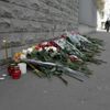 Pieta v Moskvě: Rusové nosí květiny před polskou ambasádu