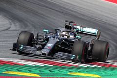 Hamilton byl nejrychlejší v úvodním tréninku F1 v Rakousku