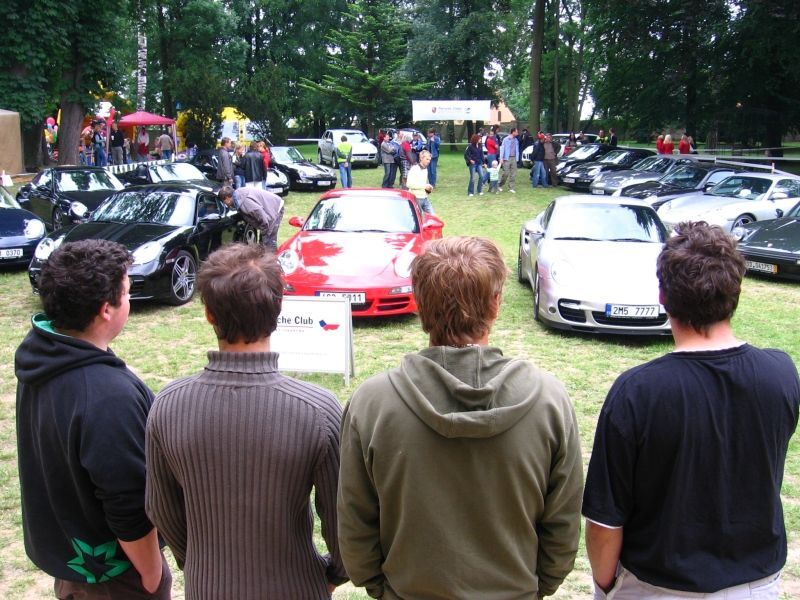 Sraz Porsche Clubu ČR v Uhřicích
