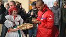 Čeští fotbaloví reprezentanti při příjezdu vlakem do Olomouce, kde se střetnou se Slováky.