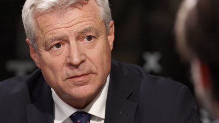 Hamáček lže, chtěl si šplhnout u Zemanových voličů, jeho výkon je zoufalý, říká Kolář