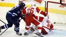 NHL: Detroit Red Wings at Winnipeg Jets (Lowry, Mrázek)