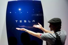 Tržní hodnota výrobce elektromobilů Tesla se přiblížila General Motors