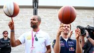 Aspoň, že basketbalista Tony Parker, který si "zakouzlil" se Sebastianem Vettelem, je dnešní. Natolik, že se San Antoniem Spurs obhajuje titul v NBA.