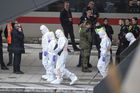 Útočnici s nožem v Hamburku zastavila dvojice cizinců, Syřan s Čečencem