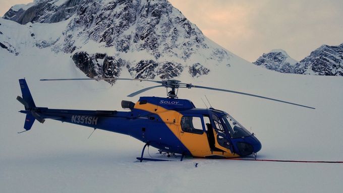 Typ vrtulníku, po jehož pádu zemřel miliardář Petr Kellner, dokázal přistát i na Mount Everestu