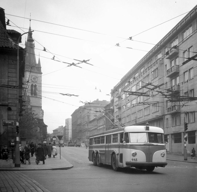 Trolejbus ve Štěpánské ulici v Praze 4. listopadu 1954.