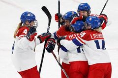 Historický úspěch. Hokejistky zdolaly v boji o bronz Švýcarky a poprvé slaví medaili