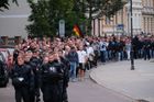 Další protest po smrti Němce. Demonstranti v Halle hajlovali a plivali na policisty