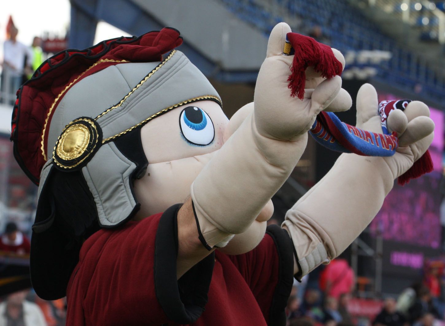 Maskot Sparty v utkání 6. kola Gambrinus ligy 2012/13 mezi Spartou Praha a Hradcem Králové.