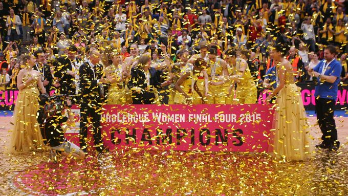 Prohlédněte si galerii z historického finále Final Four, v němž basketbalistky USK poprvé v historii vyhrály prestižní Euroligu.