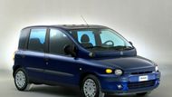 Italské šestimístné auto Fiat Multipla je sice na jednu stranu velebeno pro svoji praktičnost, na druhou stranu hodně potenciálních zákazníků odradil jeho design. Po faceliftu bylo sice auto více konformní, ale nebudilo už vůbec žádné emoce. Další generace už nevznikla.