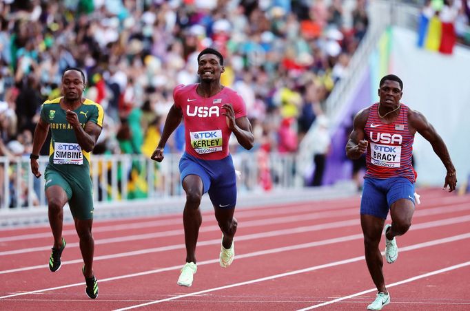 Akani Simbine (vlevo) a Marvin Bracy (vpravo) patří do tréninkové skupiny Rany Reidera.