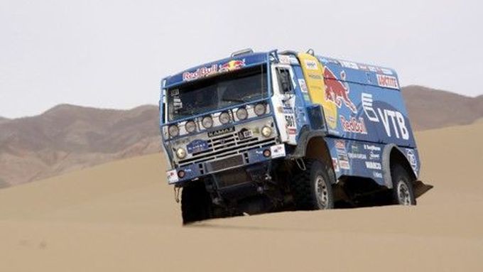 Kamení, písek a rychlá kola. Rallye Dakar je v plném proudu