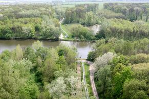 IN PICTURES: See where oil comes to ČR