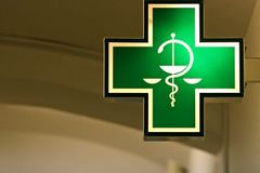 Ve Vinohradské nemocnici unikla kyselina, 2 zranění