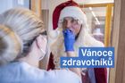Ježíšek přijde až po Vánocích. Kvůli covidu stráví víc zdravotníků Štědrý den v práci