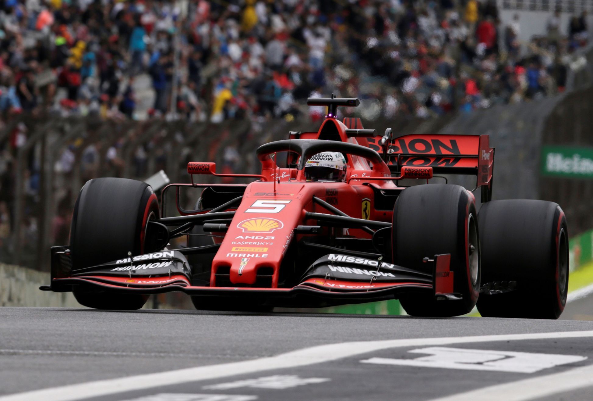 Sebastian Vettel ve Ferrari v pátečním tréninku na VC Brazílie formule 1 2019
