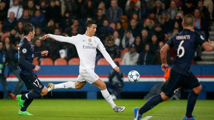 Ani hvězdný Ronaldo se proti obraně PSG neprosadil.