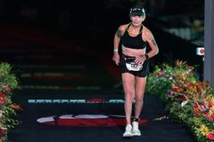 VIDEO: Osmdesátiletá Američanka zvládla havajského Ironmana, překonala věkový rekord