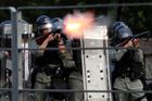 Policie v Hongkongu má zájem o české zbraně. Obchodu ale stojí v cestě embargo