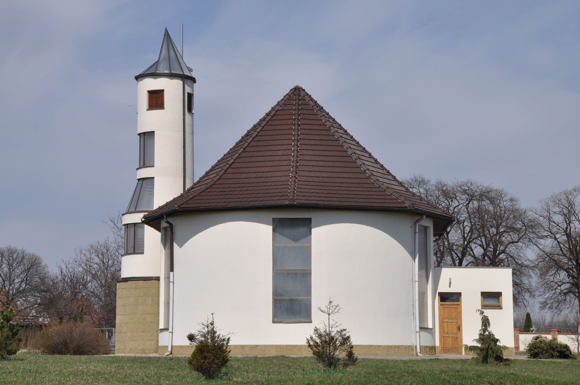 Kostel Panny Marie Královny v Hrušovanech u Brna