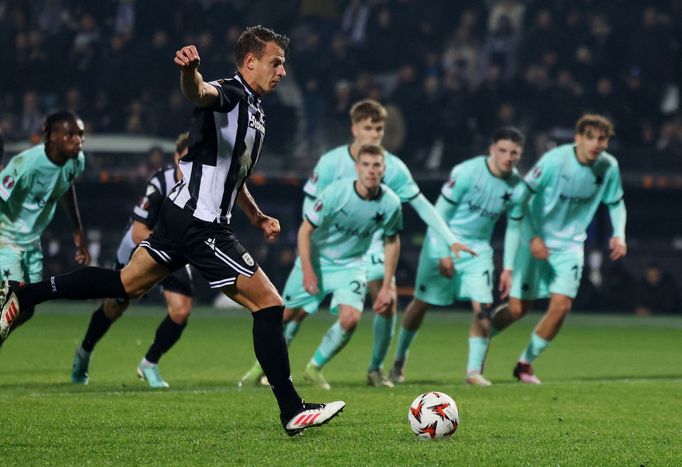 Stefan Schwab střílí první gól PAOKu