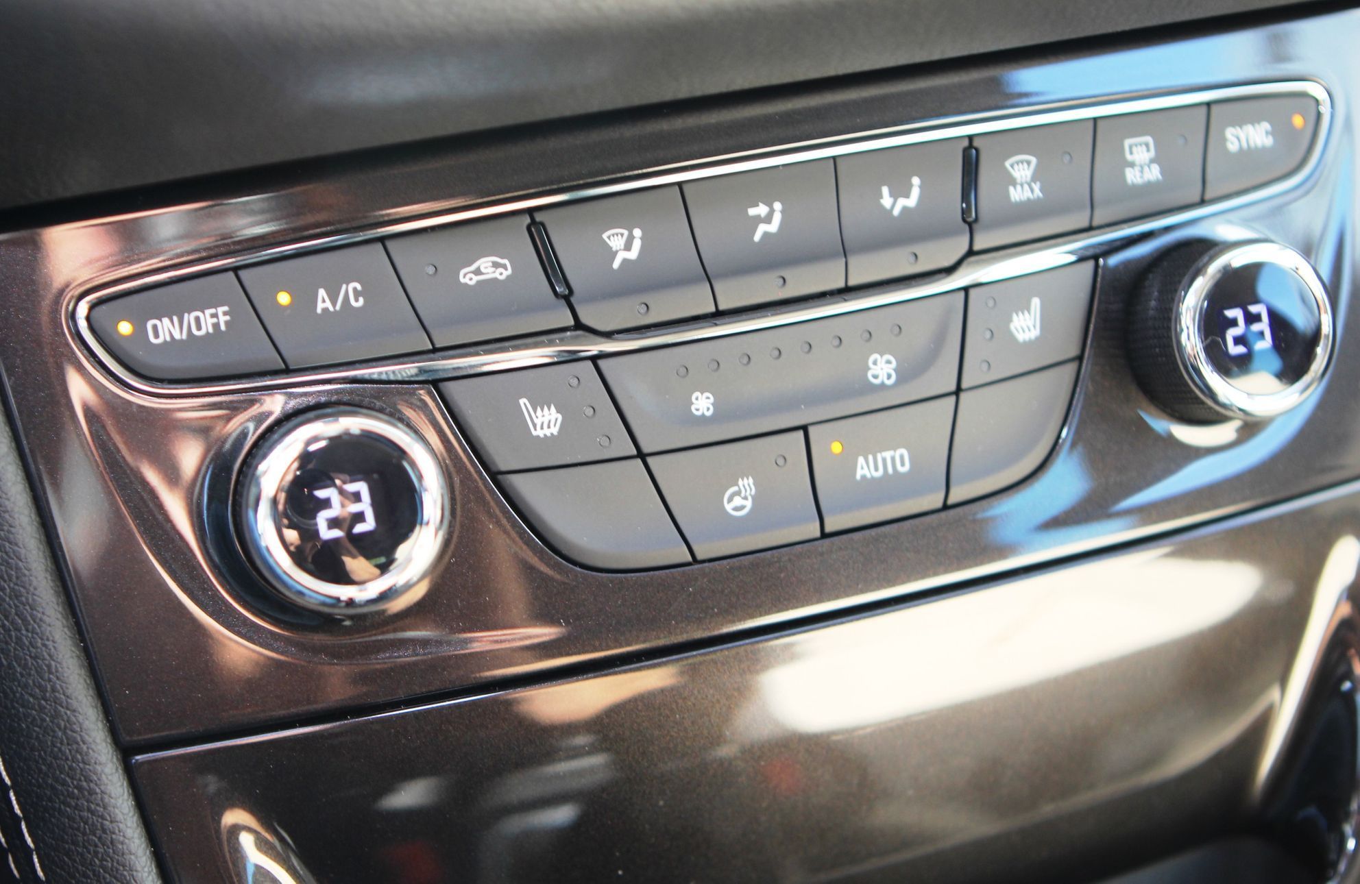 Opel Astra 2015 - klimatizace