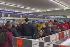 Lidl nabídne akční respirátory za 10 korun. Na Slovensku tím vyvolal nákupní paniku