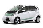Takto vypadá MiEV zvenčí. Je stejný jako Peugeot, jen tvar předního nárazníku je pozměněný