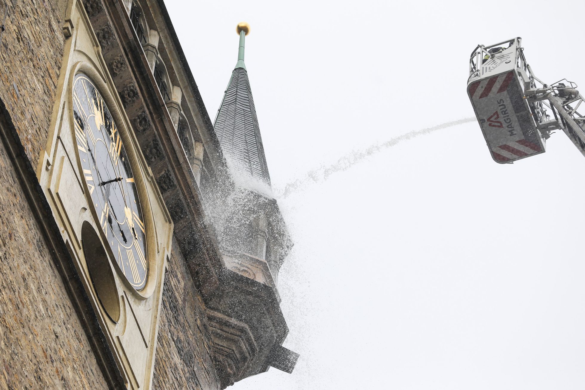 Hasičské cvičení Staroměstská radnice, orloj, Petřín, hasiči, požární cvičení, hasičský záchranný sbor, požár, evakuace