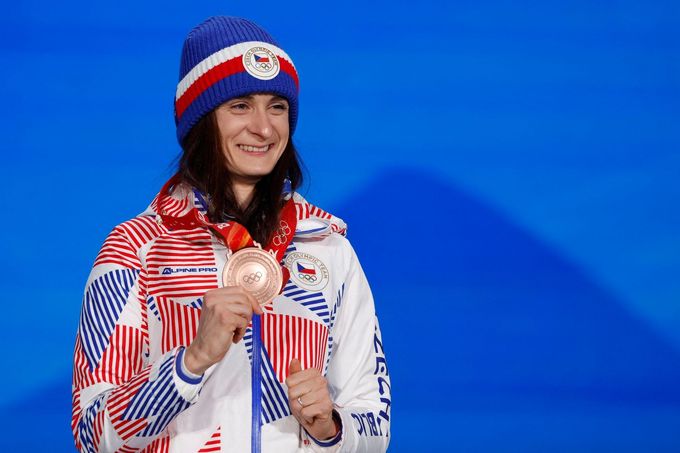 Martina Sáblíková s bronzovou medailí v Pekingu 2022
